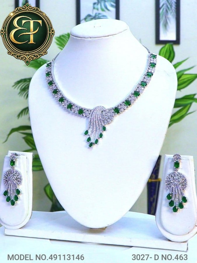 Emerald Sparkle Tassel Necklace & Earrings Set