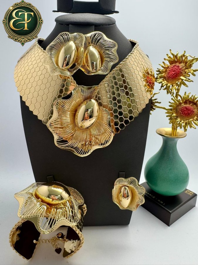 Honeycomb Rose Petal Gold Earrings Set